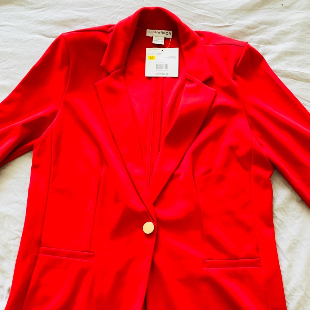Vivid red stretch/ fitted 3/4 sleeve blazer
